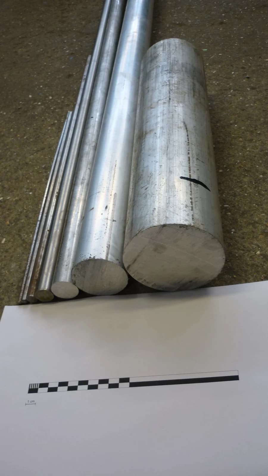 圆棒形态示意,非对应钢号或隆兴库存实拍